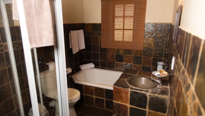 TwinroomBATHShower