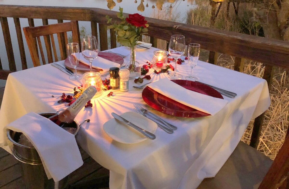 Romantic table2 (1)-min
